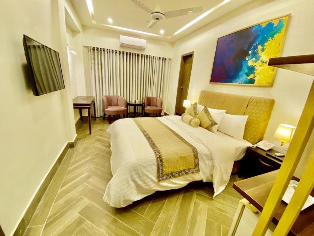 Shelton Rezidor Hotel Kumrat Road